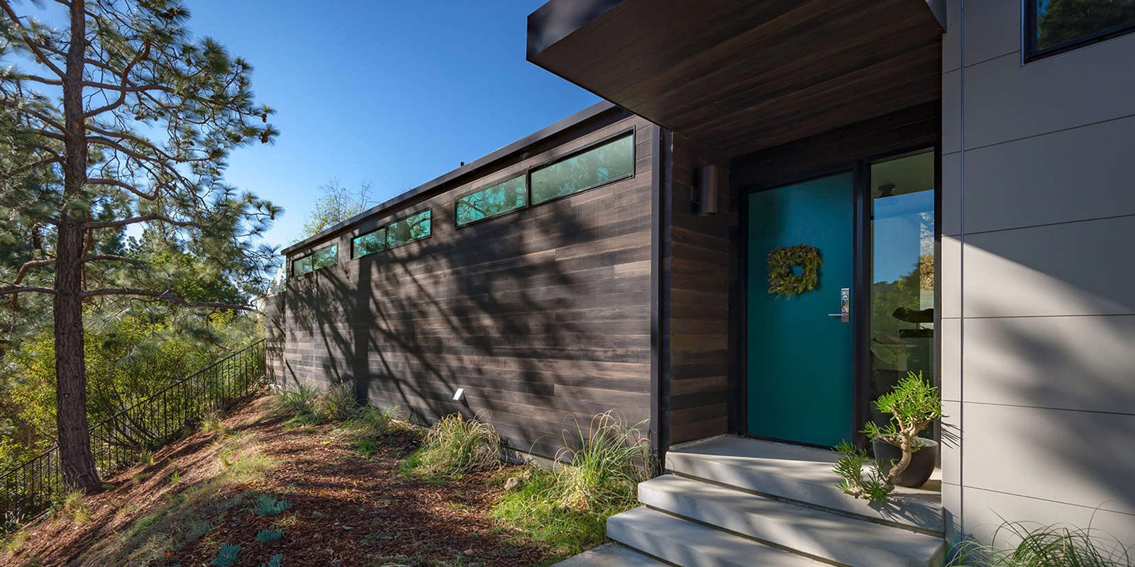 Custom Single-Family LivingHome Designed by Plant Design Studio 5 imgi_19_Tahoe-custom-ck51-entry-desktop